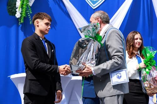 Az ünnepségen ajándékot vehetett át  Parragh Péter (hegesztő)  tanulók mentesülnek a szakmai írásbeli vizsga letétele alól