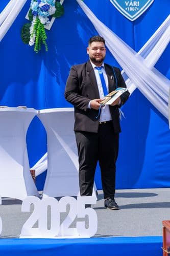 Kulturális Életéért és Közösségéért díját ebben a tanévben Györgye Krisztofer 3/11/E osztályos pincér- vendégtéri szakember tanulónk kapta meg.