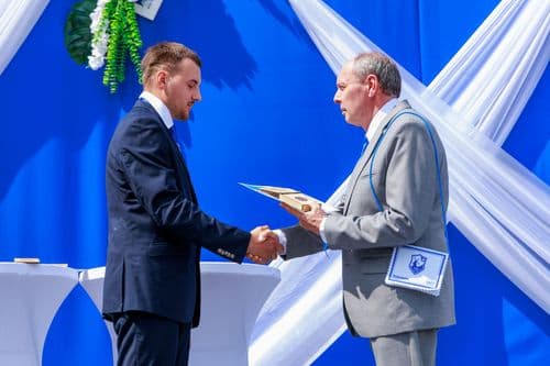 kiváló versenyzője címet ebben a tanévben Garas Balázs 3/11/B osztályos kőműves vehette át