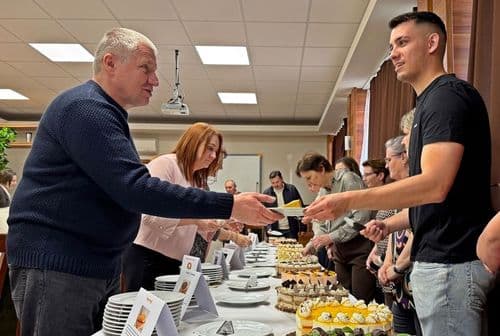 A tanulók munkái nemcsak esztétikailag voltak kiemelkedők, hanem ízvilágukban is a modern cukrászat irányait tükrözték.