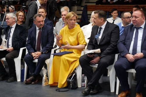 A jeles évforduló alkalmából a Kossuth Lajos Technikum, Szakképző Iskola és Kollégium tornacsarnokában gyűltek össze az ünneplők.