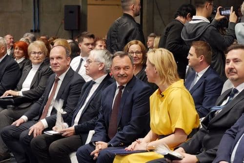 A jeles évforduló alkalmából a Kossuth Lajos Technikum, Szakképző Iskola és Kollégium tornacsarnokában gyűltek össze az ünneplők.