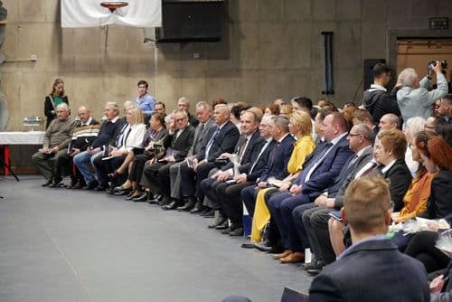 A jeles évforduló alkalmából a Kossuth Lajos Technikum, Szakképző Iskola és Kollégium tornacsarnokában gyűltek össze az ünneplők.