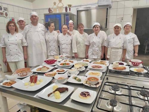 Szakács vizsgát tettek a tanulók.