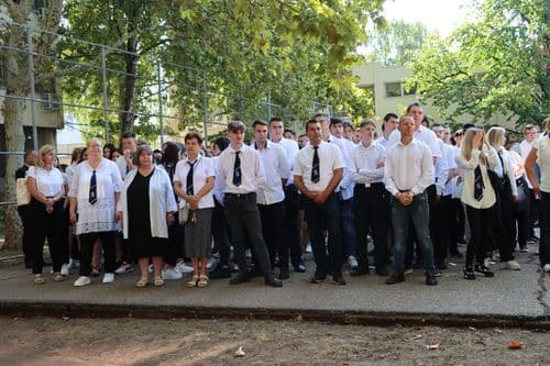 Kiskunfélegyházi Kossuth Lajos Technikum tanulói a tanévnyitón