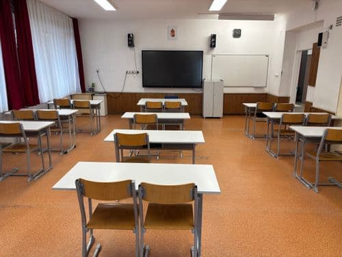Wattay Technikumban tantermek és vizesblokkok újulnak meg.