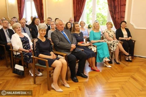Az ifjúságért díjak idei ünnepélyes átadóját, amelyen tizenkét pedagógus részesült elismerésben.
