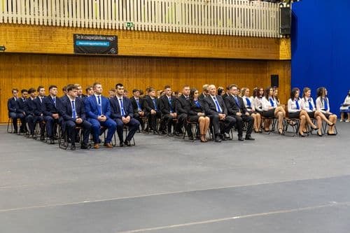 A szakmák széles palettája – a cukrásztól a gépjármű-mechatronikuson át a villanyszerelőig – jól tükrözte az iskola sokszínű képzési kínálatát.