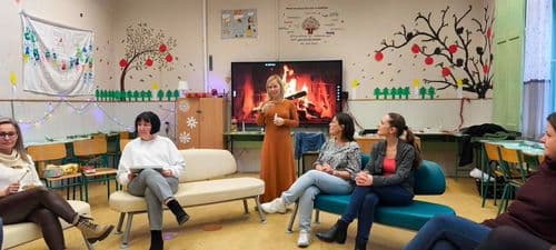 A szülők testközelből tapasztalhatják meg, milyen élményeket és támogatást kapnak gyermekeik a Mentál Kuckó foglalkozásain.