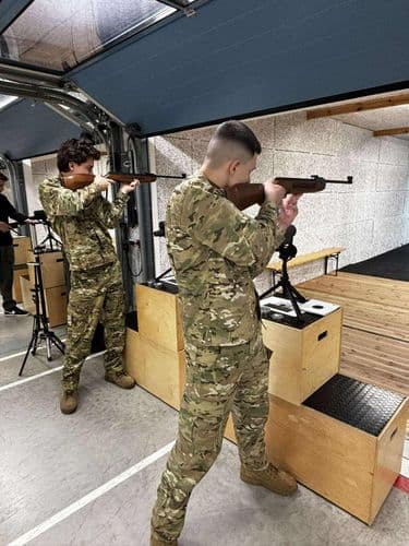 A Kossuth kadétjai a szarvasi Honvédelmi Sportközpontban vettek részt intenzív légfegyveres sportlövészeti foglalkozáson.