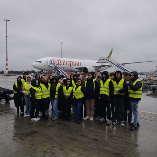 Kerozinillat és kifutópálya – logisztikai túra a repülőtéren