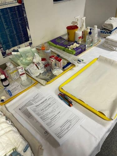 Az alapápolástól a belgyógyászaton át az elsősegélynyújtásig, valamint a klinikai és szakápolástani ismeretekig.