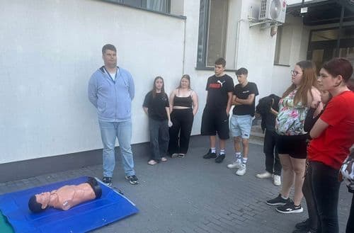 Dr. Kósa Éva egészségügyi szaktanár, az életmentés fontosságára hívta fel a figyelmet.
