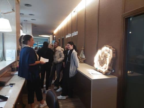 A Közgé turisztikásai betekintést nyerhettek a szállásuk, a Poseidon Palace recepciójának működésébe.