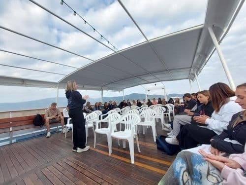 Nem maradhatott ki Skiathos szigete, melyet kétórás buszút és egy izgalmas hajókirándulás előzött meg.